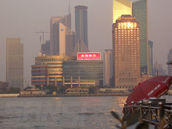 上海（hǎi）市正大（dà）廣場室外全彩色LED顯示屏