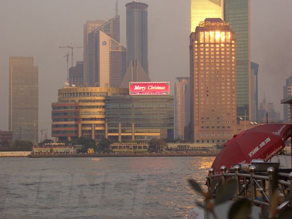上海市正大廣場室外（wài）全彩（cǎi）色LED顯示屏