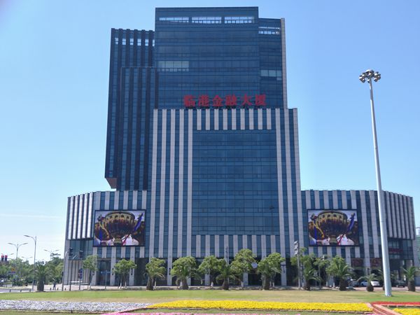 上海臨港（gǎng）金融大廈室外全彩led顯示屏