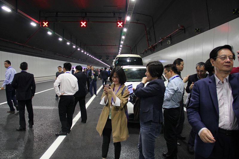 6.7公裏長的（de）海底隧道（dào）