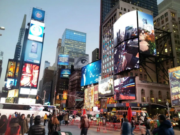 Broadway 1552號，800㎡顯（xiǎn）示（shì）屏