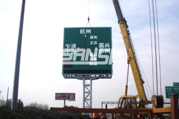 應用於滬杭高速公路上的色多多AV导航LED誘導屏