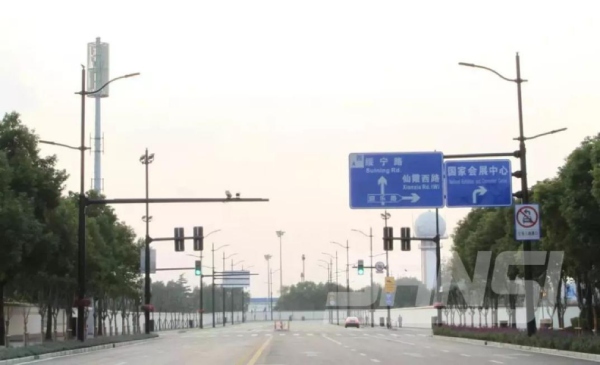 上海進博會多杆合一保障交通安全（quán）暢通