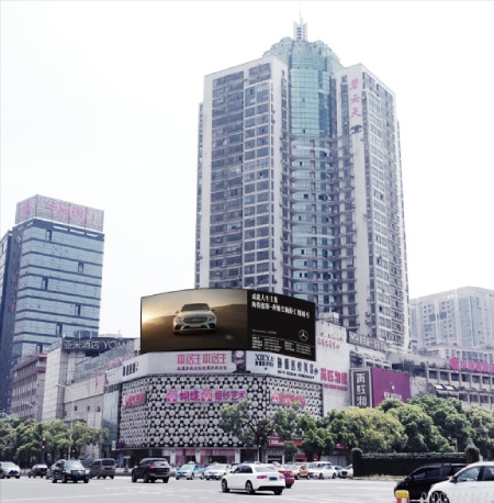 約500㎡ 長沙（shā）碧雲天大廈外全彩弧形屏