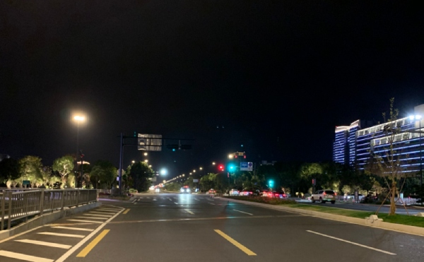 色多多AV导航承建舟山海天大道（dào）LED路燈照明改造