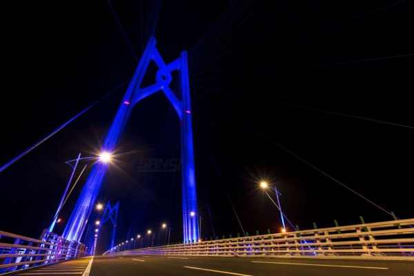 色多多AV导航承建港珠澳大橋照（zhào）明及情報（bào）板工程