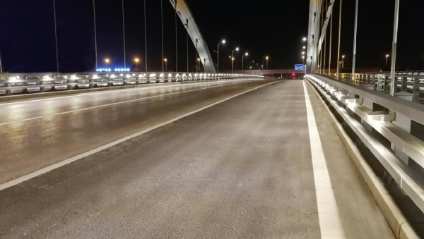 園林大橋-色多多AV导航LED低位照明多功能路燈
