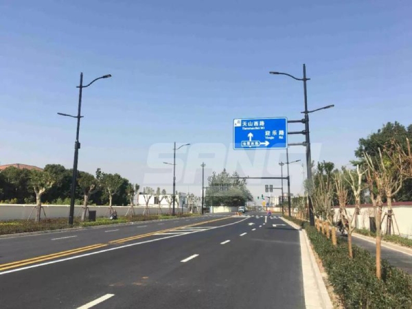 色多多AV导航多杆合一道（dào）路照（zhào）明