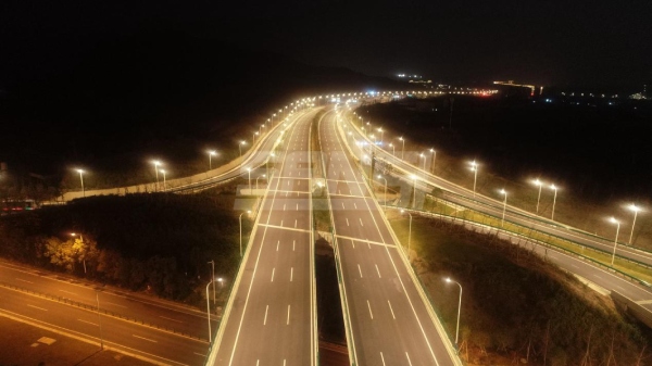 22公裏長的351國道浦江段道路照（zhào）明/色多多AV导航承建