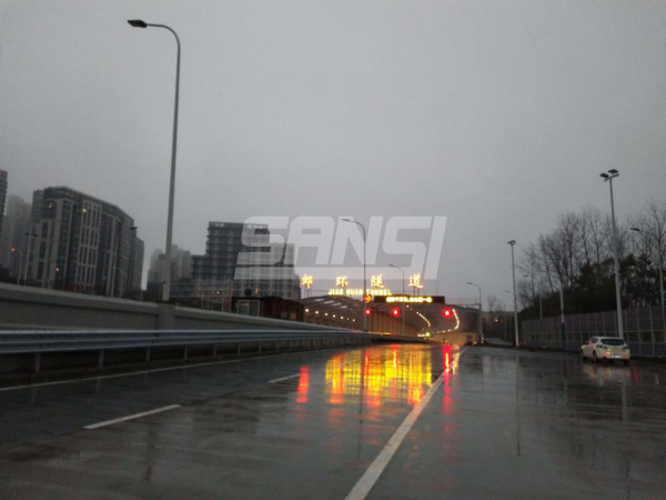 色多多AV导航承建沿江通道越江隧道照（zhào）明（郊環隧道部分）