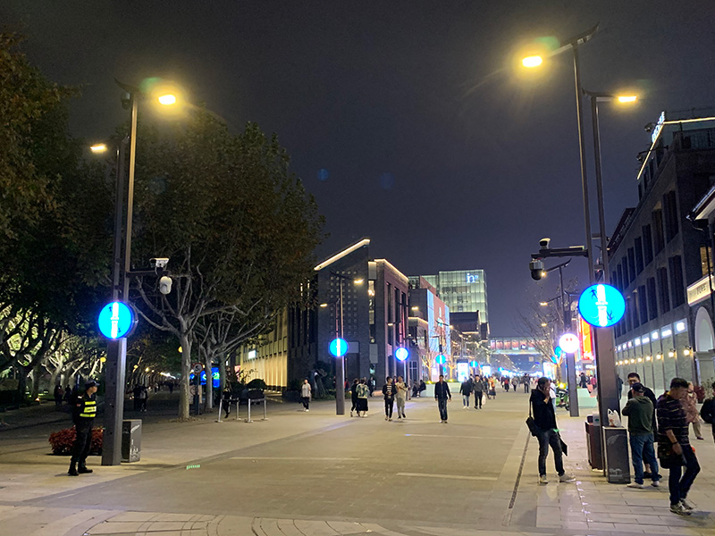 圓形,燈杆（gǎn）屏,適配,5G基站,集成,環境監測功能