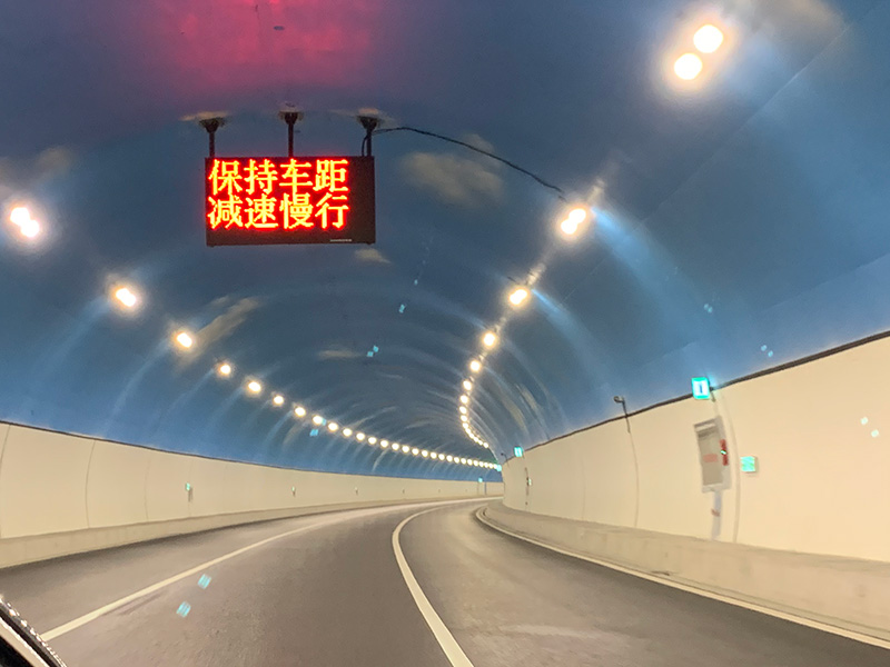 華為鴻蒙賦能,高（gāo）速隧（suì）道燈,實現,車距,實時預警