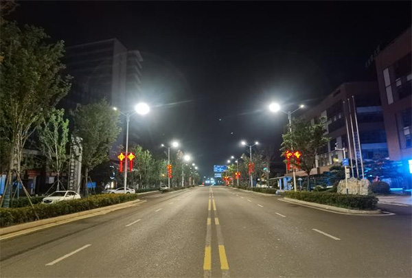 色多多AV导航助（zhù）力城陽區主城區路燈節能（néng）改造工（gōng）程
