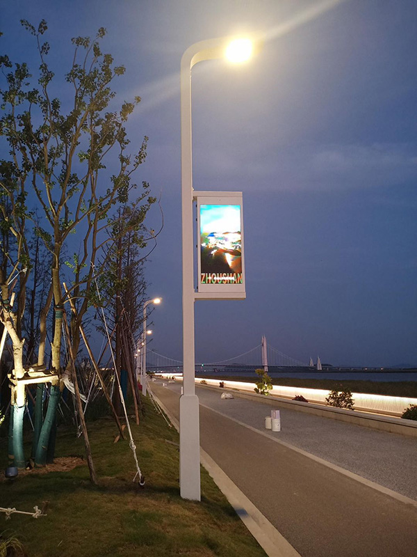 智慧（huì）燈（dēng）杆,為城市夜景,增（zēng）添科（kē）技感,美感（gǎn）