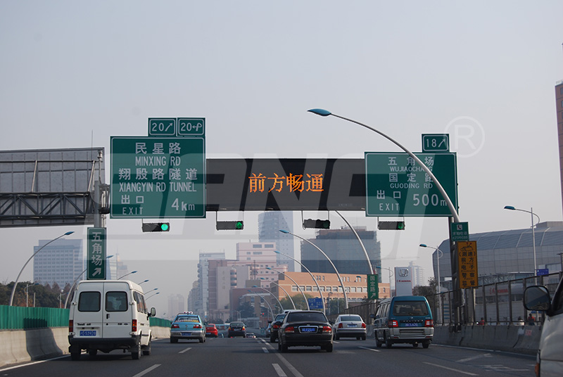 新型,可變信息情報板,亮（liàng）相（xiàng）,引領,智慧城市（shì）發展,新潮流