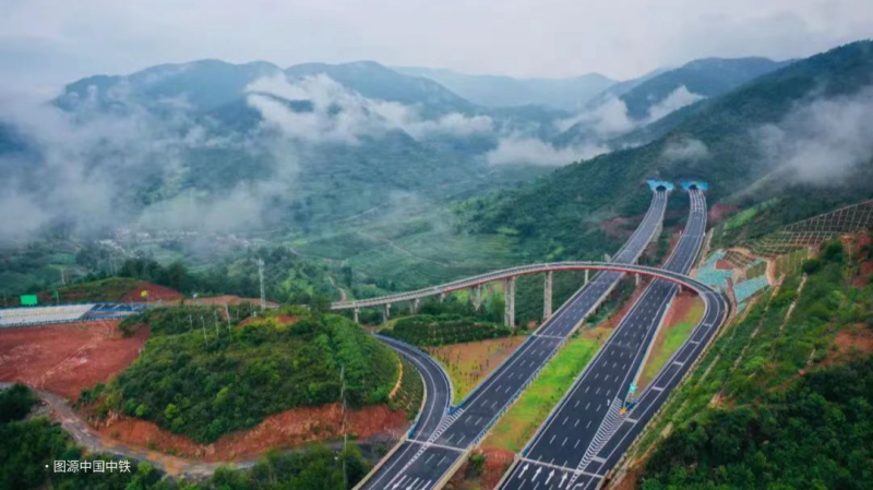 大國（guó）交通,之雲南,抵禦複雜環境,色多多AV导航LED路隧照（zhào）明,鑄就交通豐碑