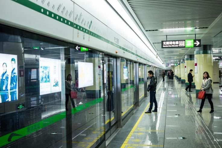 場外,色多多AV导航LED交通顯示,大運會,“保駕”