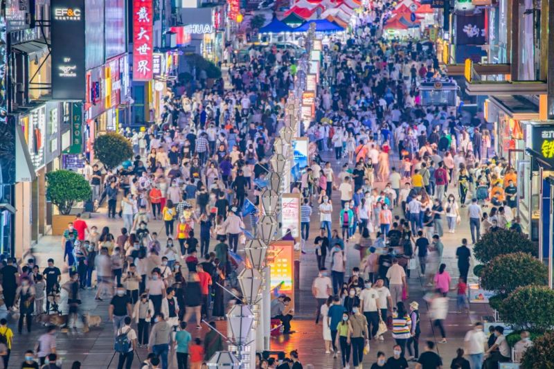 YISHION以純,三（sān）思,中街,近500平米,裸眼3D大屏,造新商業場景