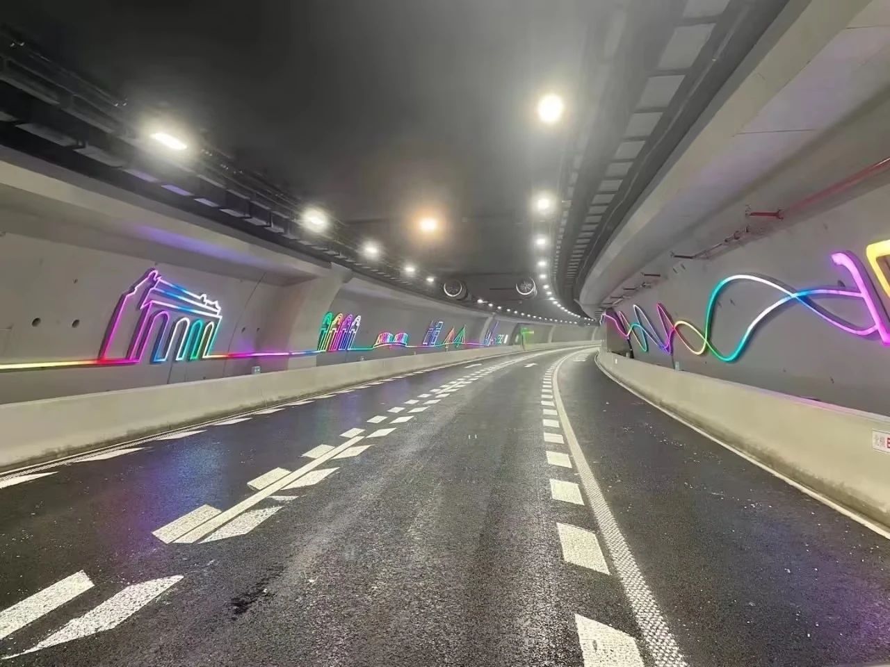 點亮（liàng）,上海,東（dōng）西大通道,全國至少,2500條隧道,跟閔行,這家企業,相關