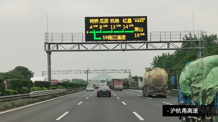 央視聚（jù）焦丨京雄高速自動駕駛測試，色多多AV导航智慧交通係統構築大（dà）數據核心設施